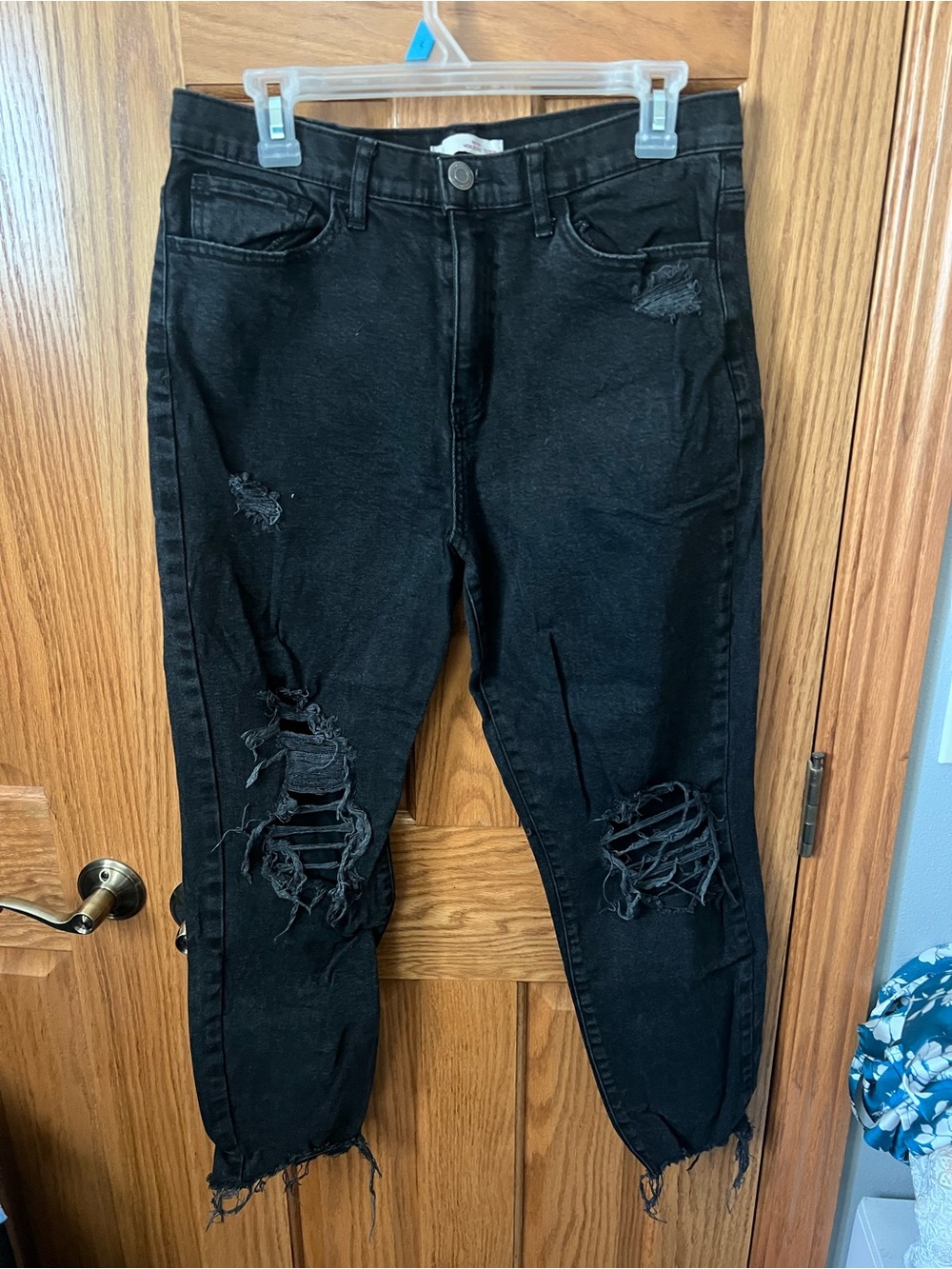 So Sz 11 Black Women's Ripped Jeans